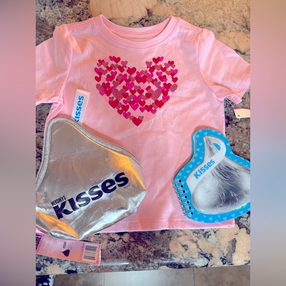Valentine’s Day Pink Heart Sz 2T Short Sleeved Shirt Hershey's Kiss Accessories